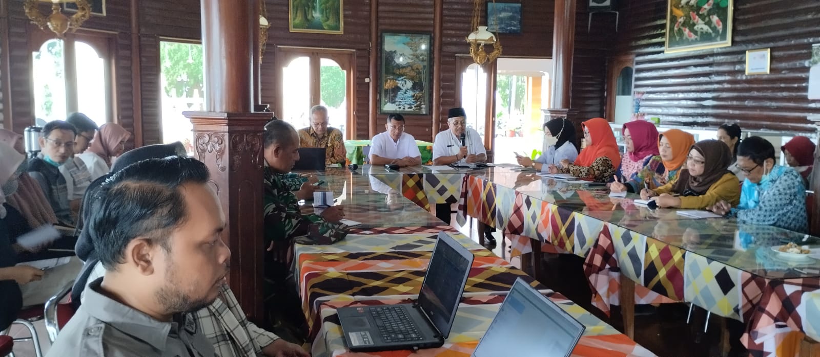 RAPAT KOORDINASI PERSIAPAN BBGRM (BULAN BHAKTI GOTONG ROYONG MASYARAKAT) XIX DAN HKG (HARI KESATUAN GERAK) PKK KE-50 PROVINSI JATIM TAHUN 2022