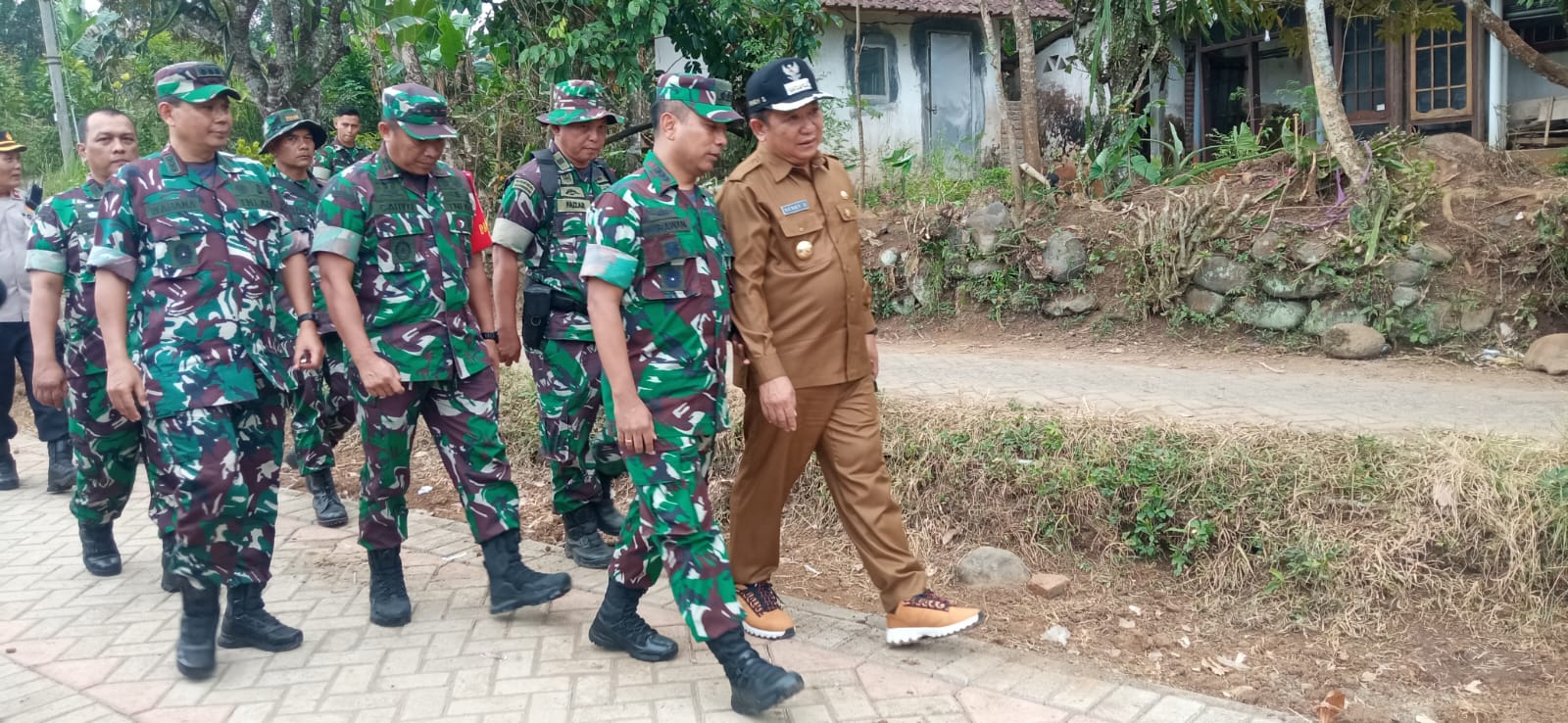 GIAT BUPATI MENDAMPINGI PENINJAUAN LOKASI TMMD KE 117 TAHUN 2023 BERSAMA TIM WASEV DAN KODIM 0824/JEMBER