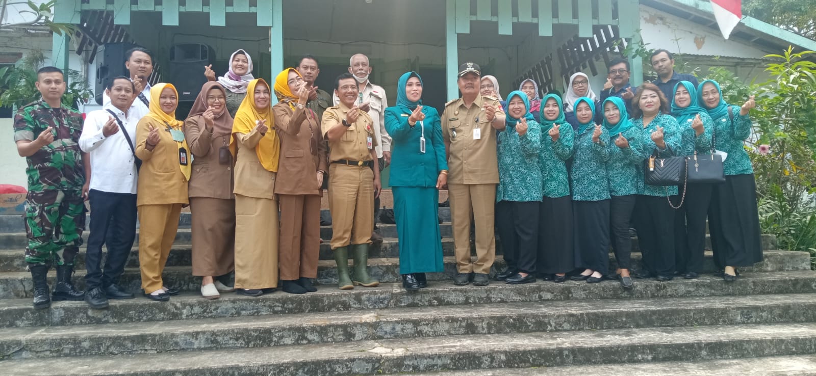KUNJUNGAN LAPANG IBU KETUA PKK KE PENERIMA BANTUAN KOLAM IKAN DI DESA KLUNGKUNG KABUPATEN JEMBER TAHUN 2023