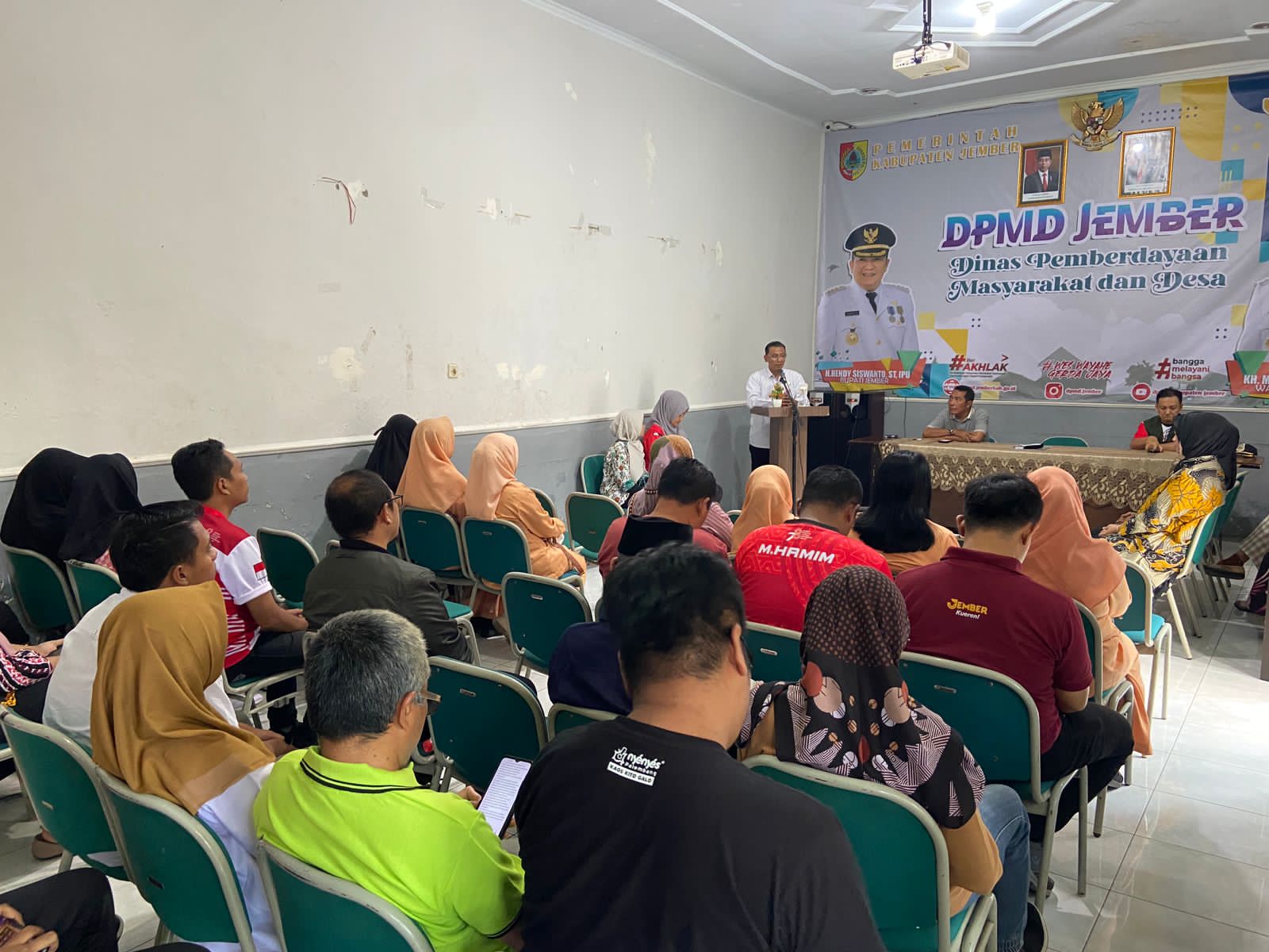 PELEPASAN  KARYAWAN KARYAWATI PURNA TUGAS DAN ALIH TUGAS DI DPMD JEMBER TAHUN 2023